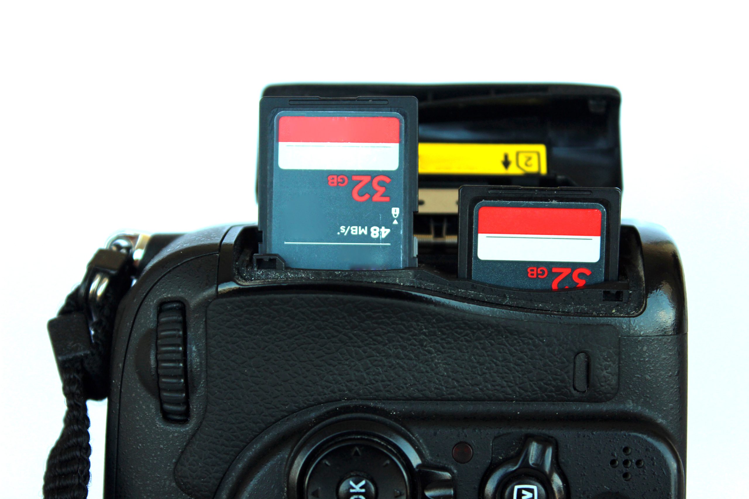 Kamera med to kortindgange.