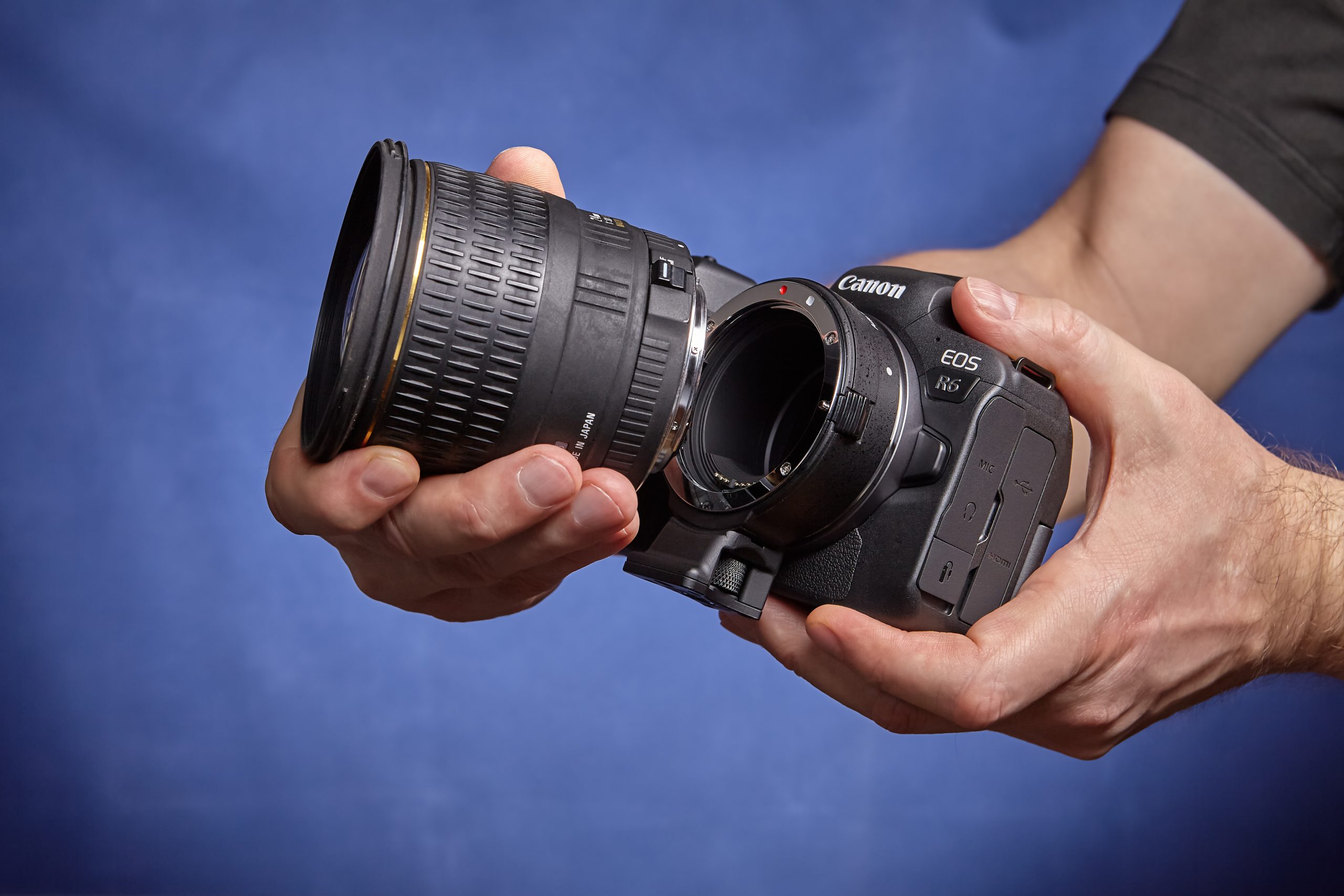 Adapter med objektiv og kamera