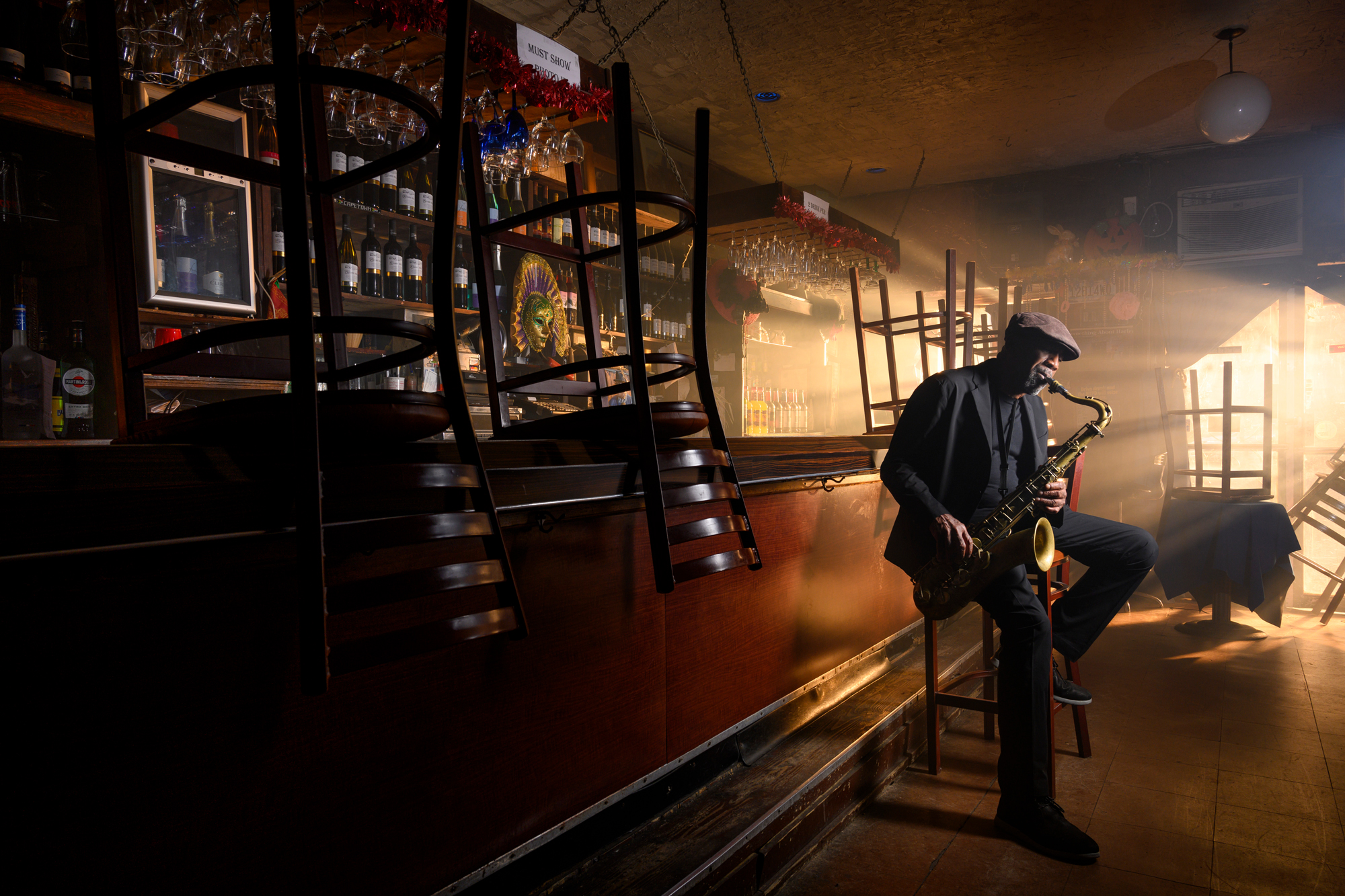 Jazzsaxofonist på bar i Manhattan