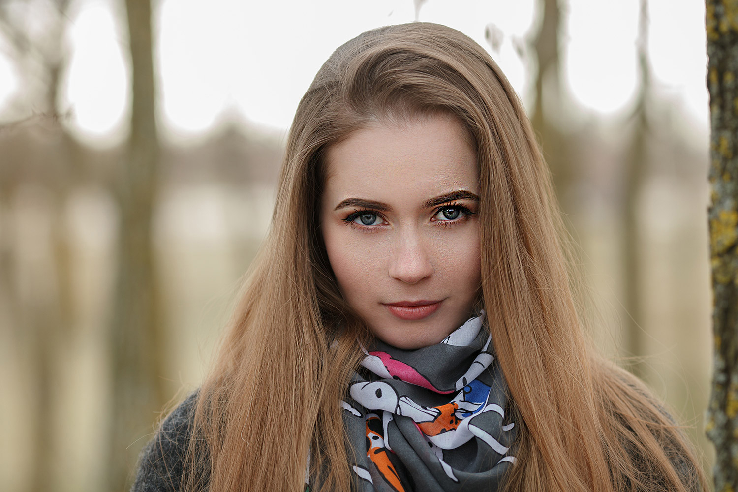 Portrett som er blitt for kornete i bildebehandlingen.