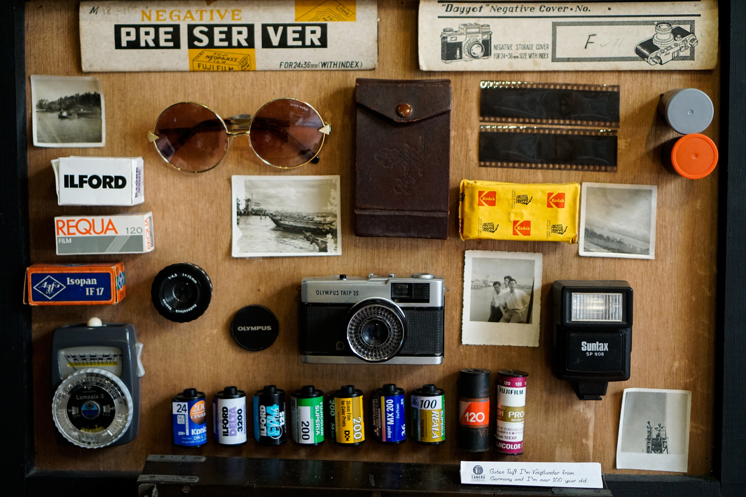 Filmiajan välineitä.