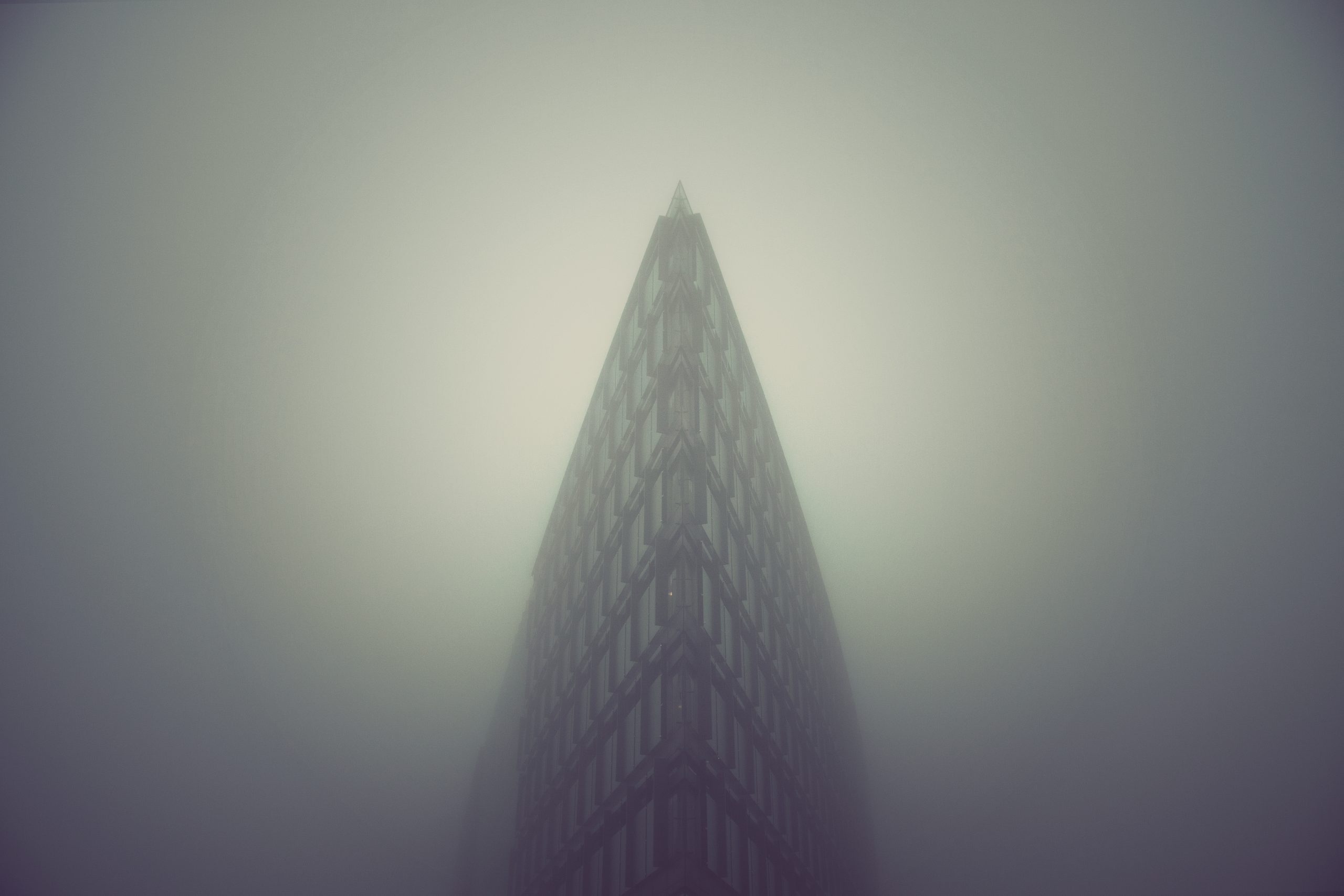 Kim Høltermand bruger dis og tåge til at skabe ro i billedet