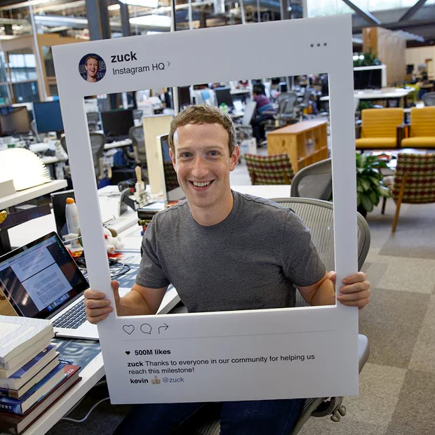 Mark Zuckerberg med tejp på sin webbkamera.