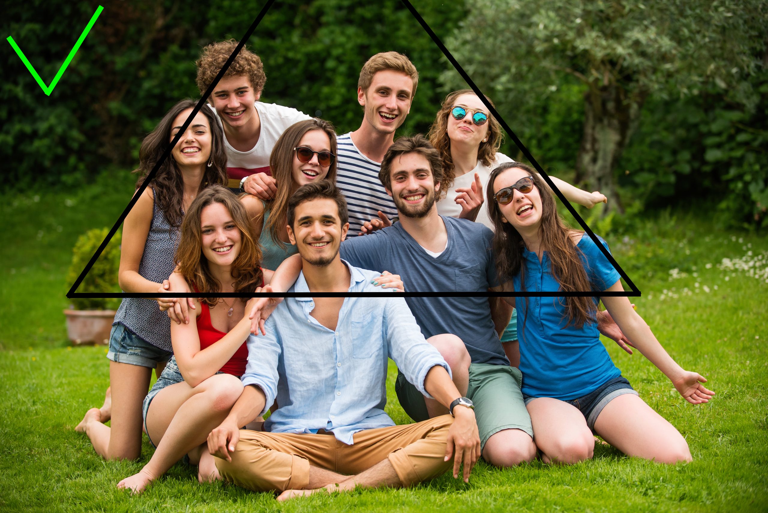 Kolmion muotoon sommiteltu ryhmä.