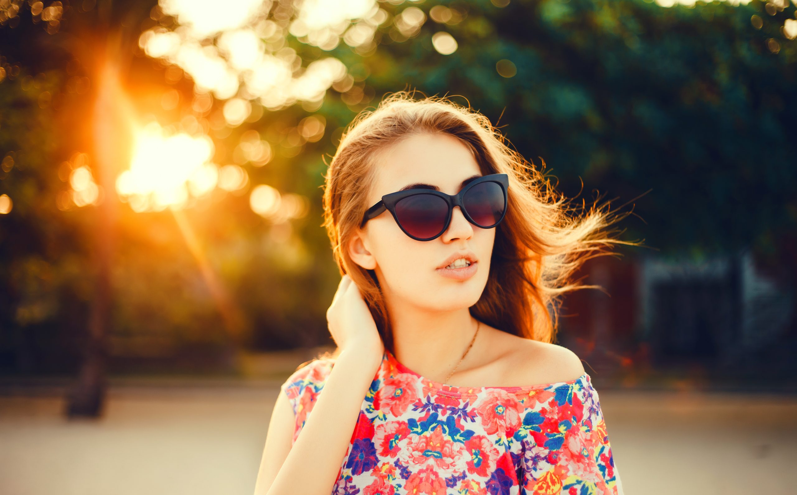 Vastavaloon kuvattaessa valotuksenkorjaus auttaa tuomaan kohteen esiin.