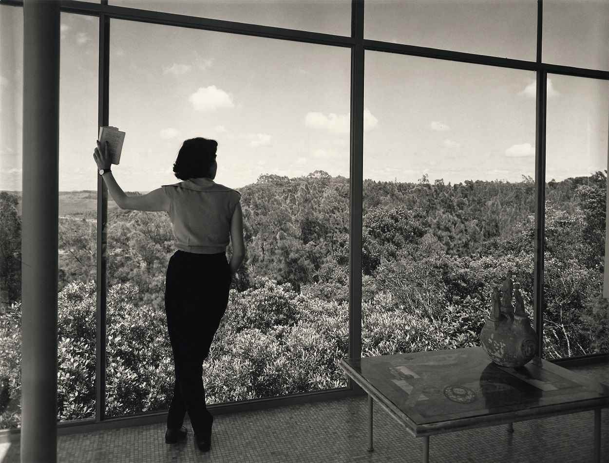 Lina Bo Bardi i Casa de Vidro i 1952.