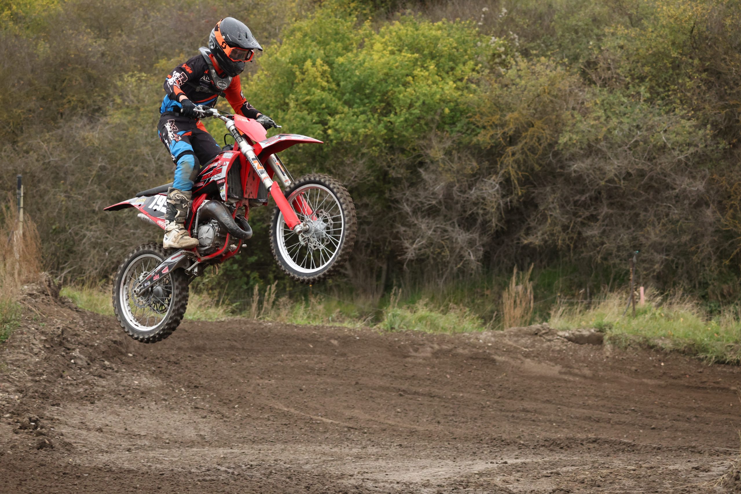 Motocrosskjører fotografert med Canon EOS R3