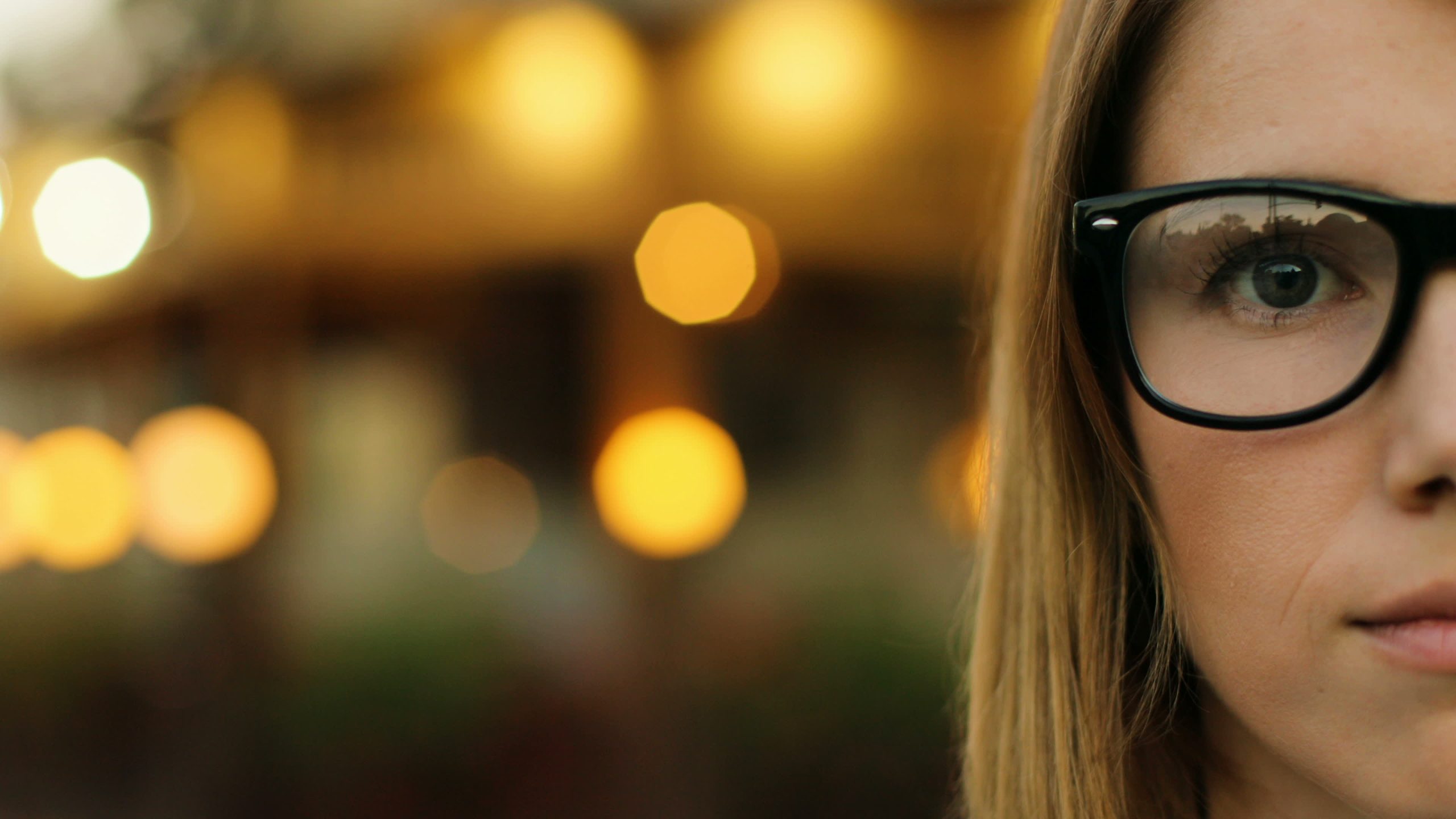 Portrett med sterk bakgrunnsuskarphet