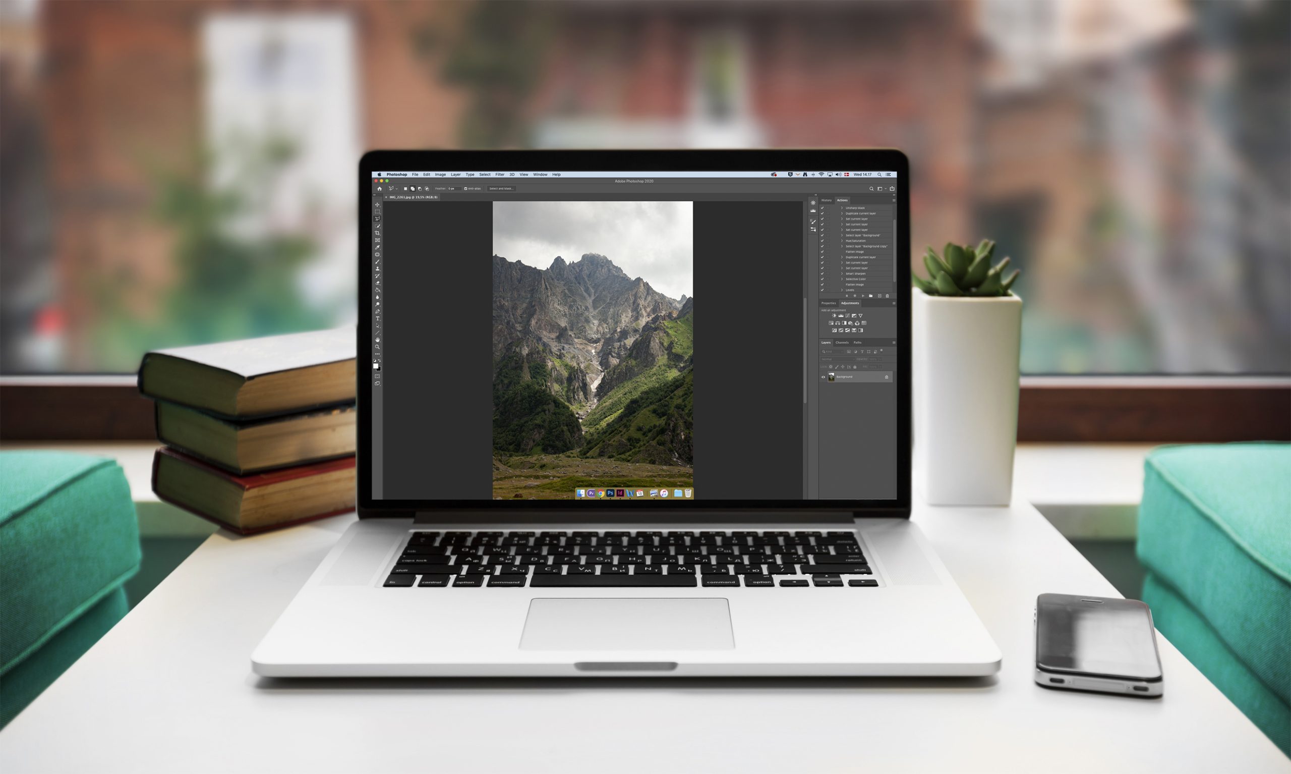 Bilde av fjell med og uten actions i Photoshop