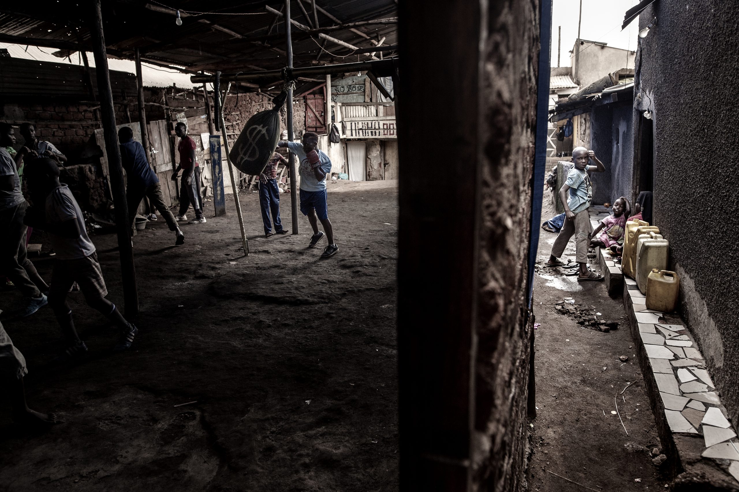 Kvinnelig bokser i Uganda