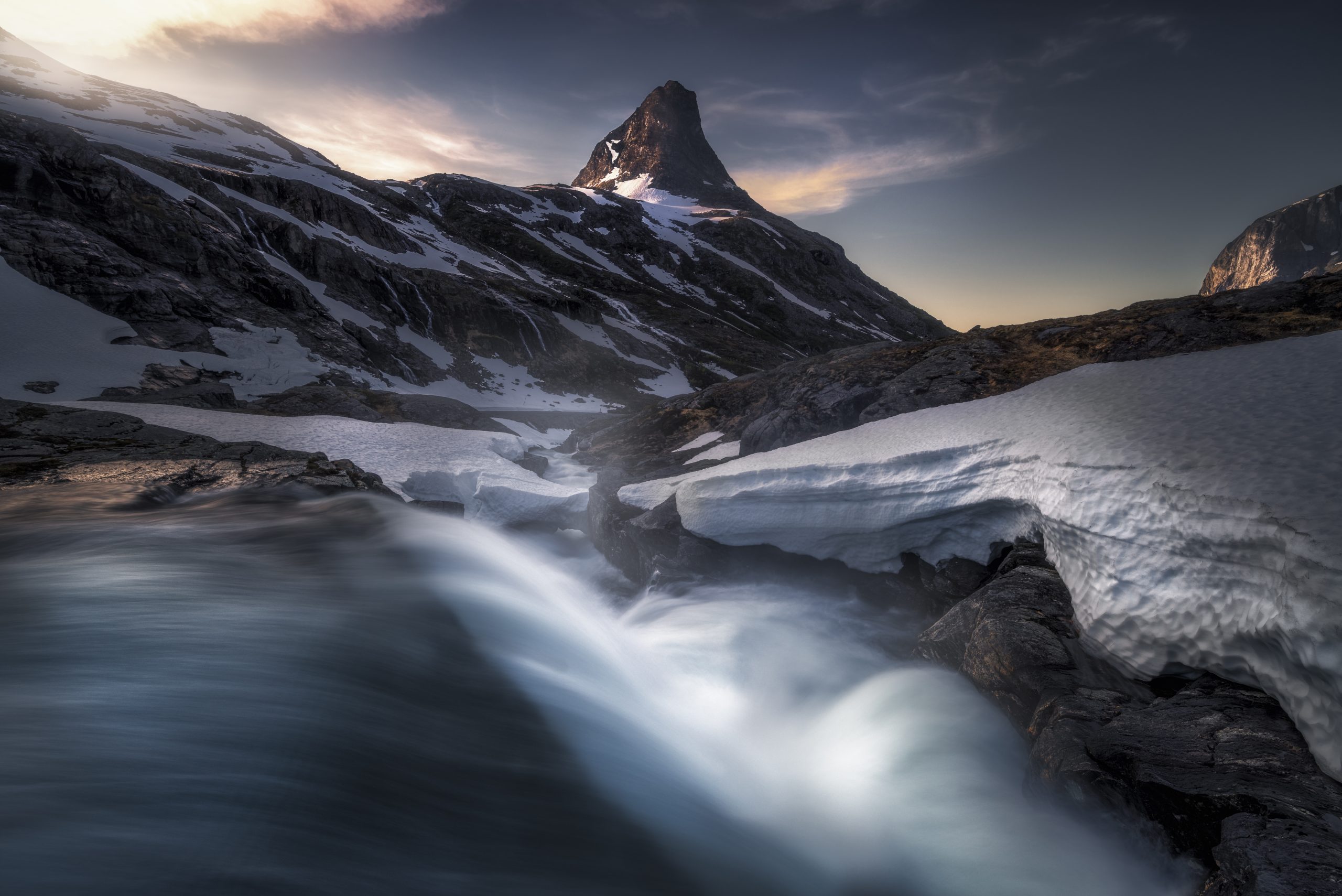 Fjell med smeltevannelv