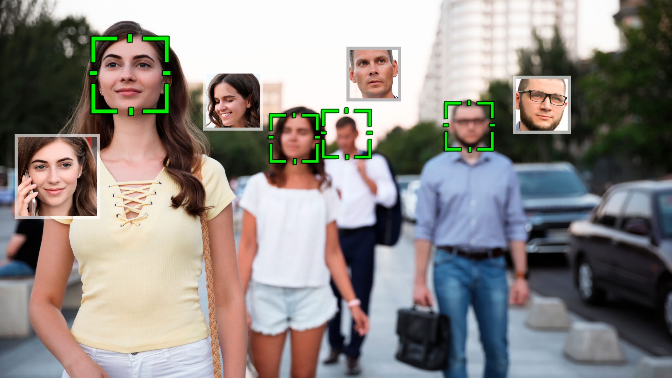 Tunnistetuista kasvoista voi valita kasvot, joihin tarkennetaan.