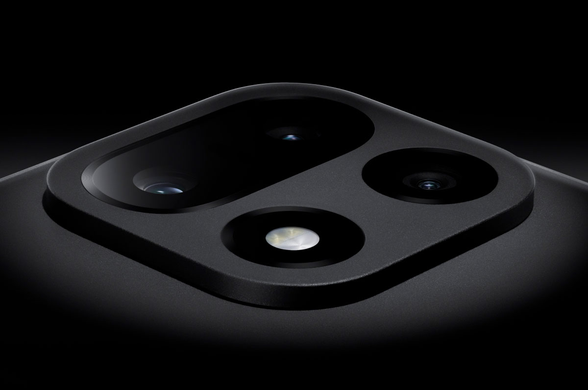 OnePlus 15 har tre kameraer med brændvidder svarende til 16 mm, 24 mm og 80 mm. Alle tre har 50 mio. pixels.