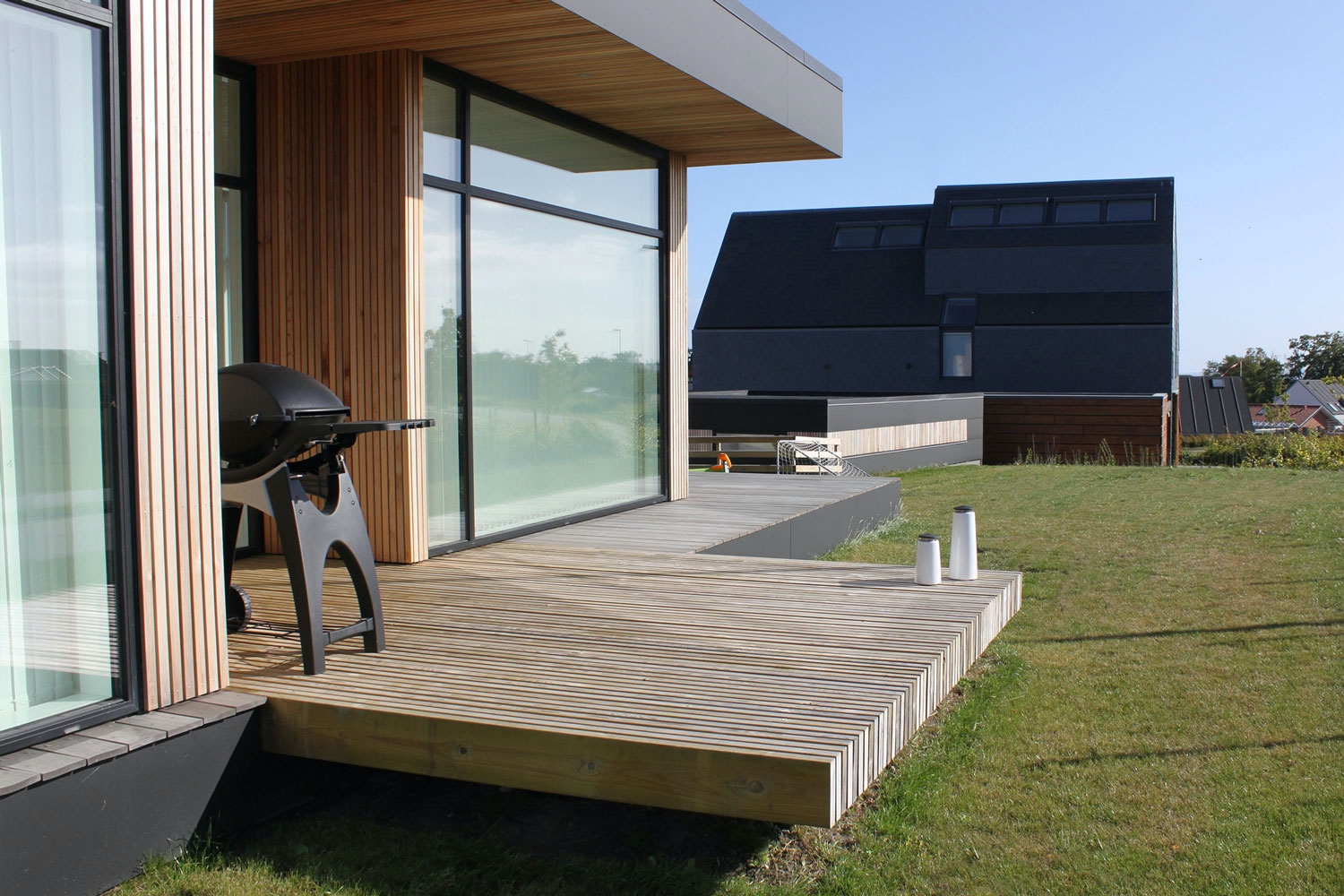 Fritt svävande träterrass