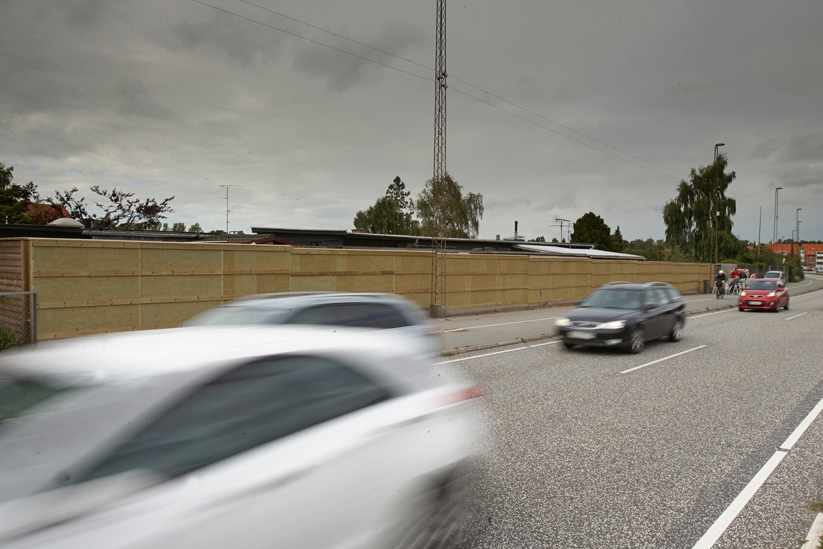 Støjhegn: Byg et støjhegn og slip for larmen fra vejen