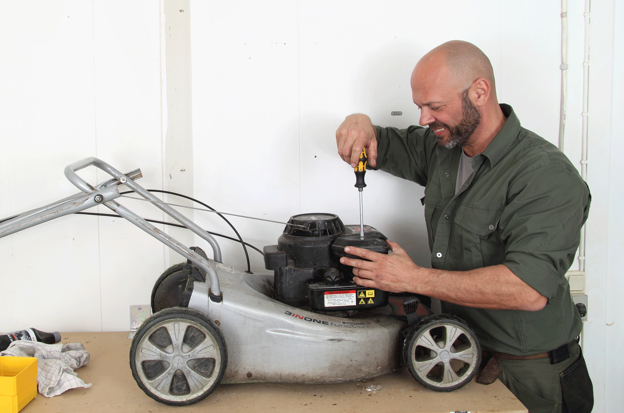 Ny membran på plæneklipperen