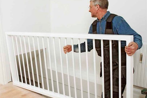 Solid rekkverk sikrer trappen