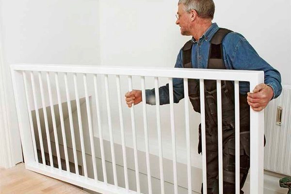 Tukevilla kaiteilla turvaa portaikkoon