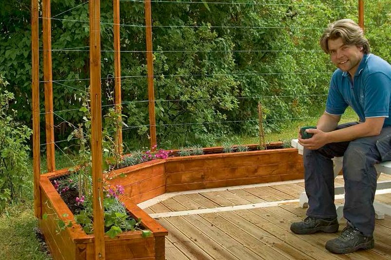 Rakenna terassille kukkiva aita