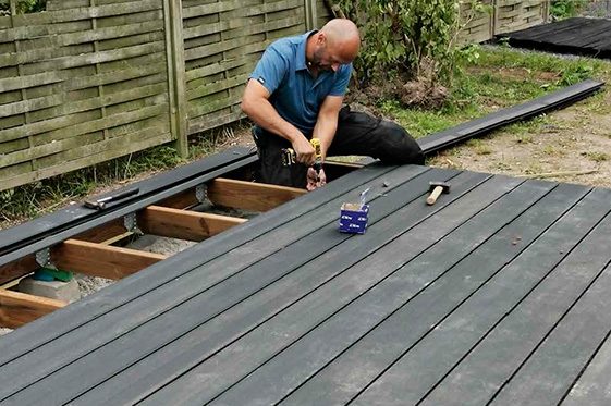 Terrasse af komposit