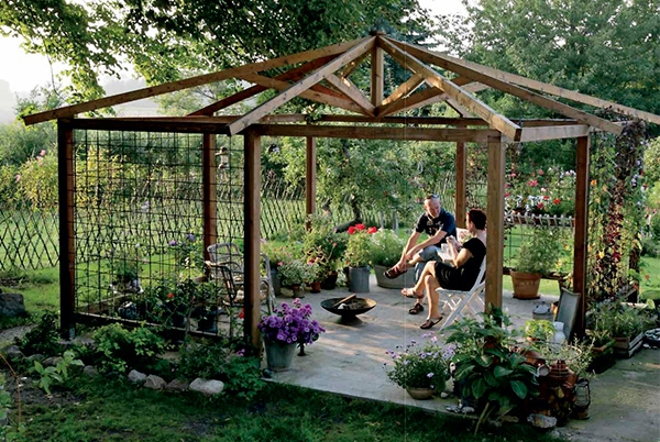 Åbent lysthus med espalier-vægge