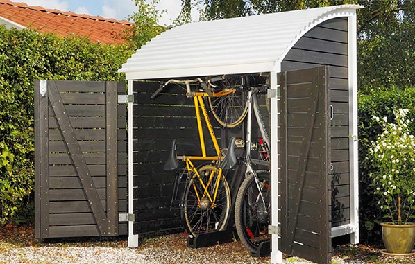 Parkera cykeln på bakhjulet