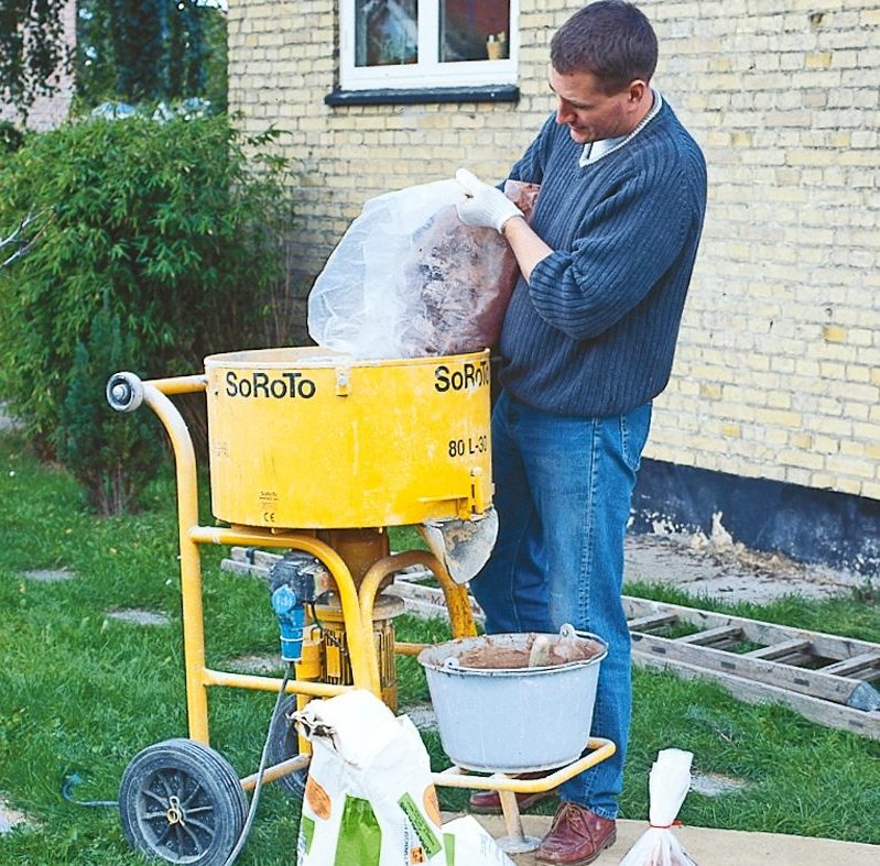 Slamma tegel: Så här blandar du murbruk