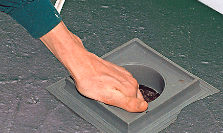 Lattiakaivon asennus