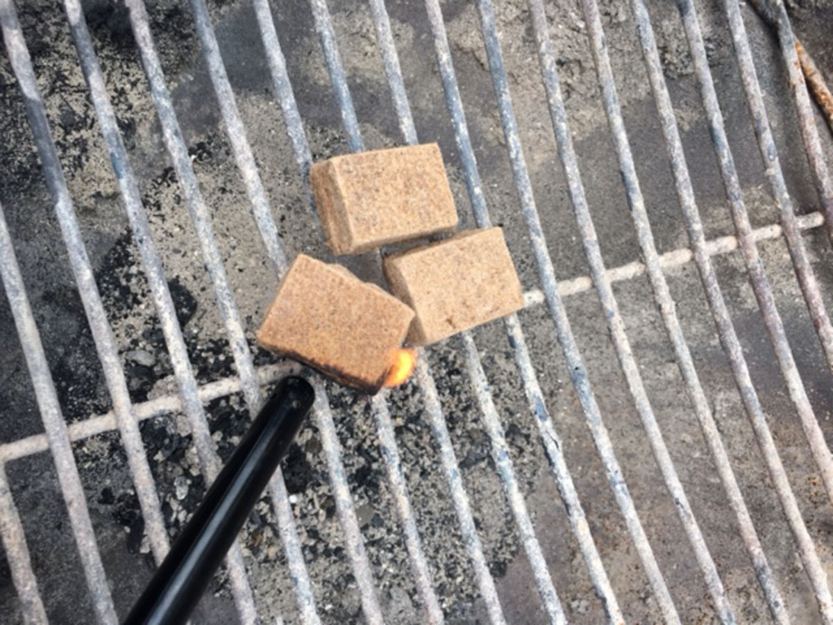 Grillkul optænding med tændblokke