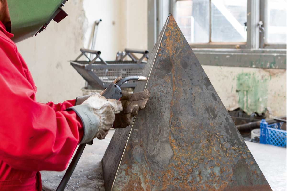 Metalli kulmien hitsaaminen