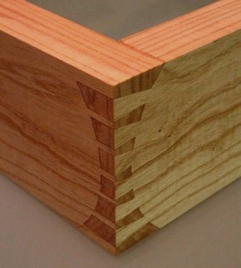 Brug overfræseren til at lave samlinger som denne smukke buede svalehale.