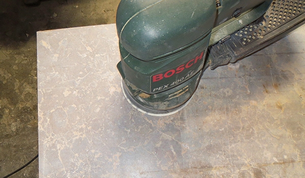 Hur slipar man en marmorskiva?