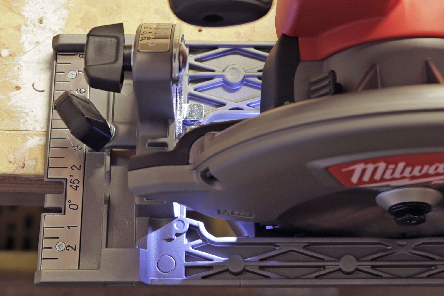 Rundsav: Rundsav med smart lys