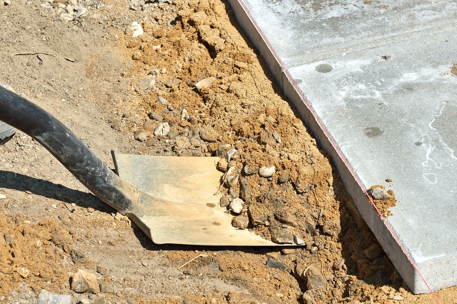 Maakostea betoni: Näkymätön reuna