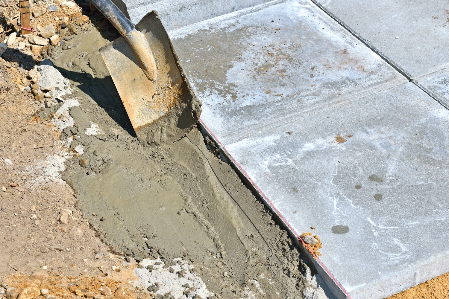 Maakostea betoni: Näkymätön reuna