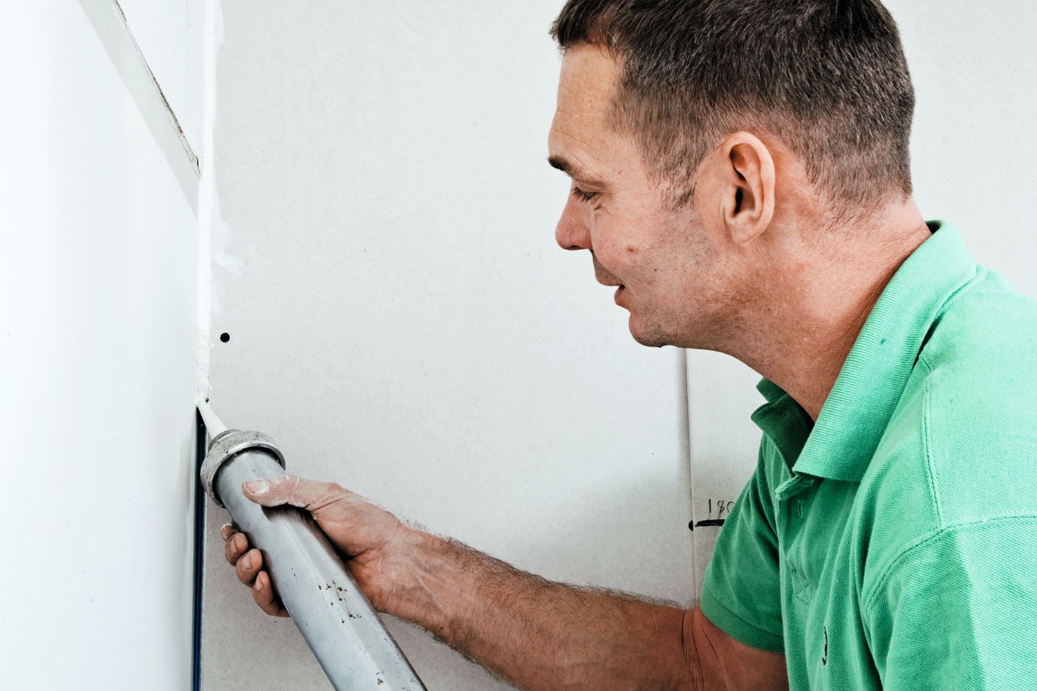 Saumamassaa äänieristämiseen