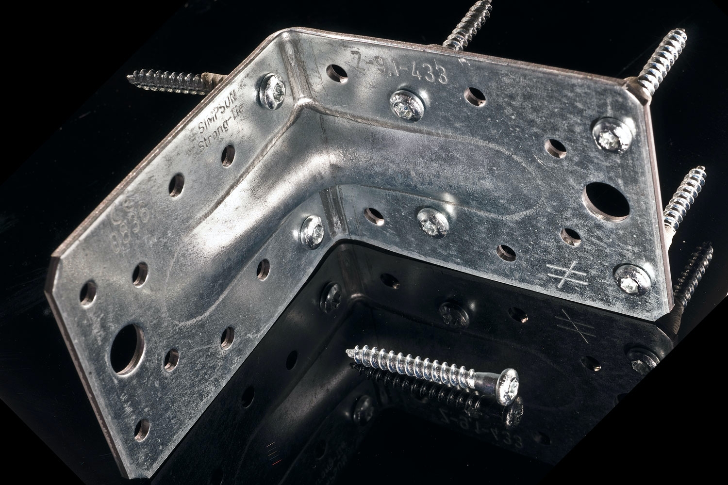 Vinkelbeslag: Slik brukes vinkelbeslag