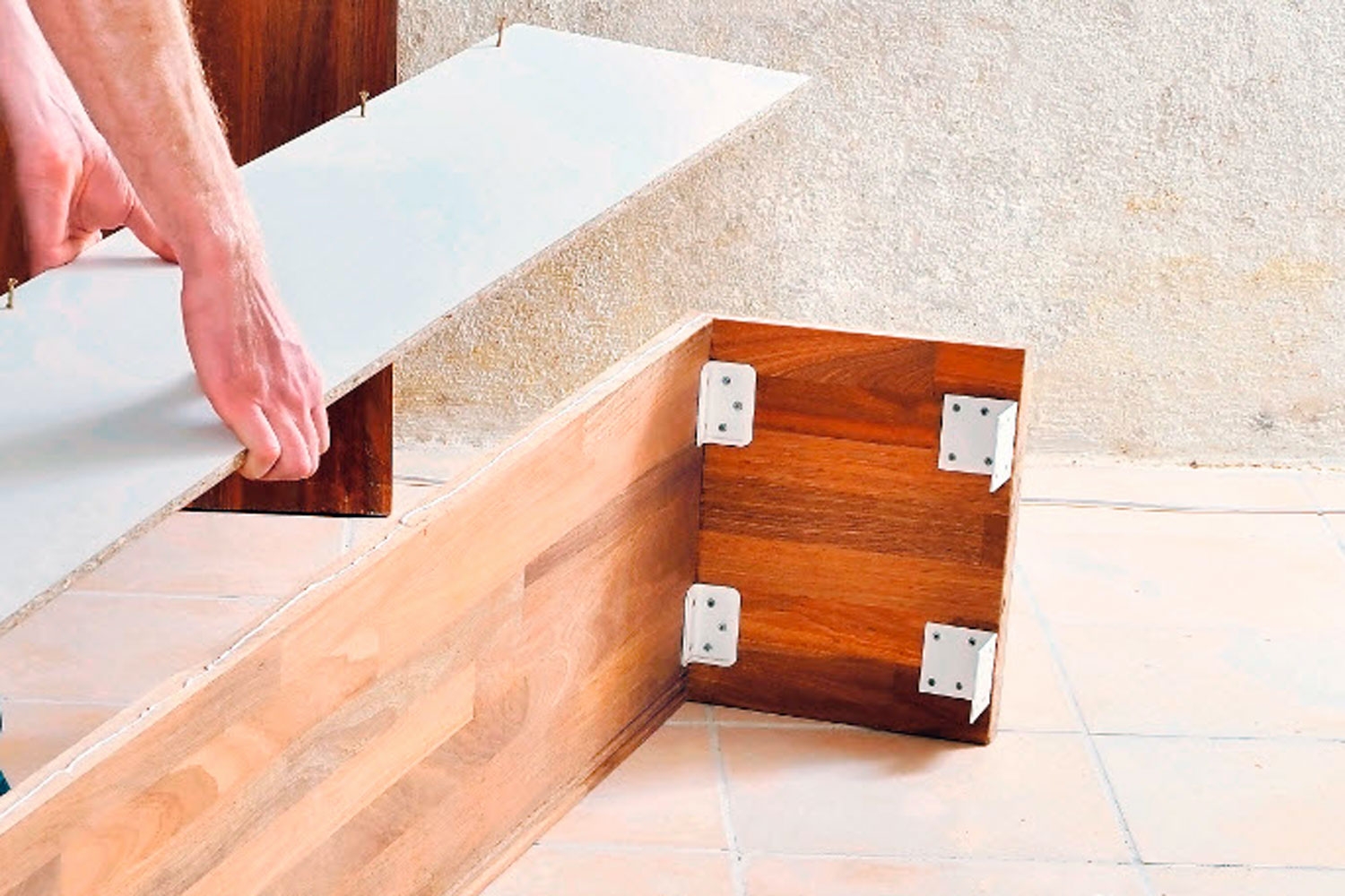 Vinkelbeslag: Møbler, kjøkkenbenker m.m