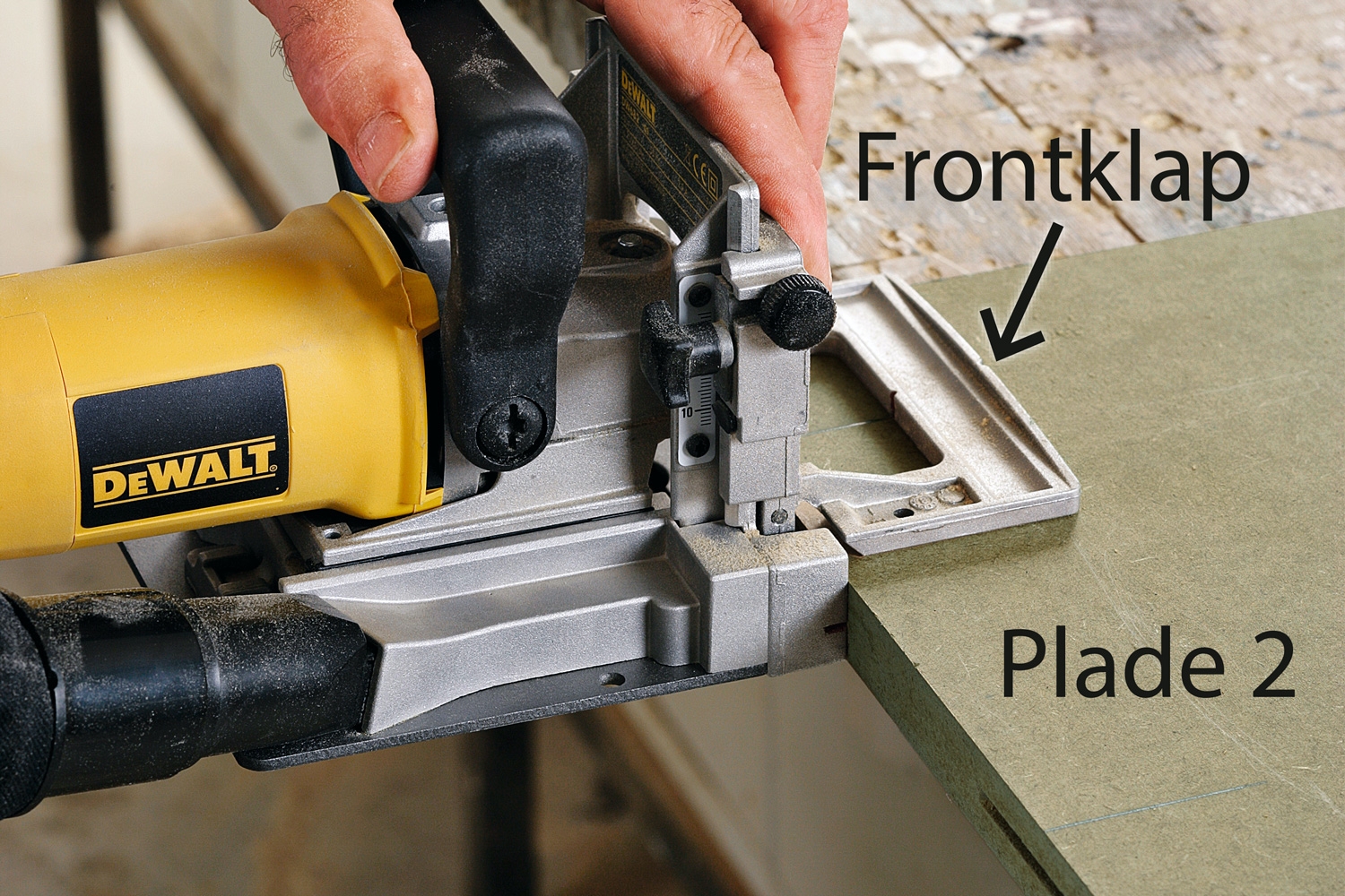 90-graders samling med lamelfræser: Lamelfræseren vendes, og slidserne i plade 2 fræses.