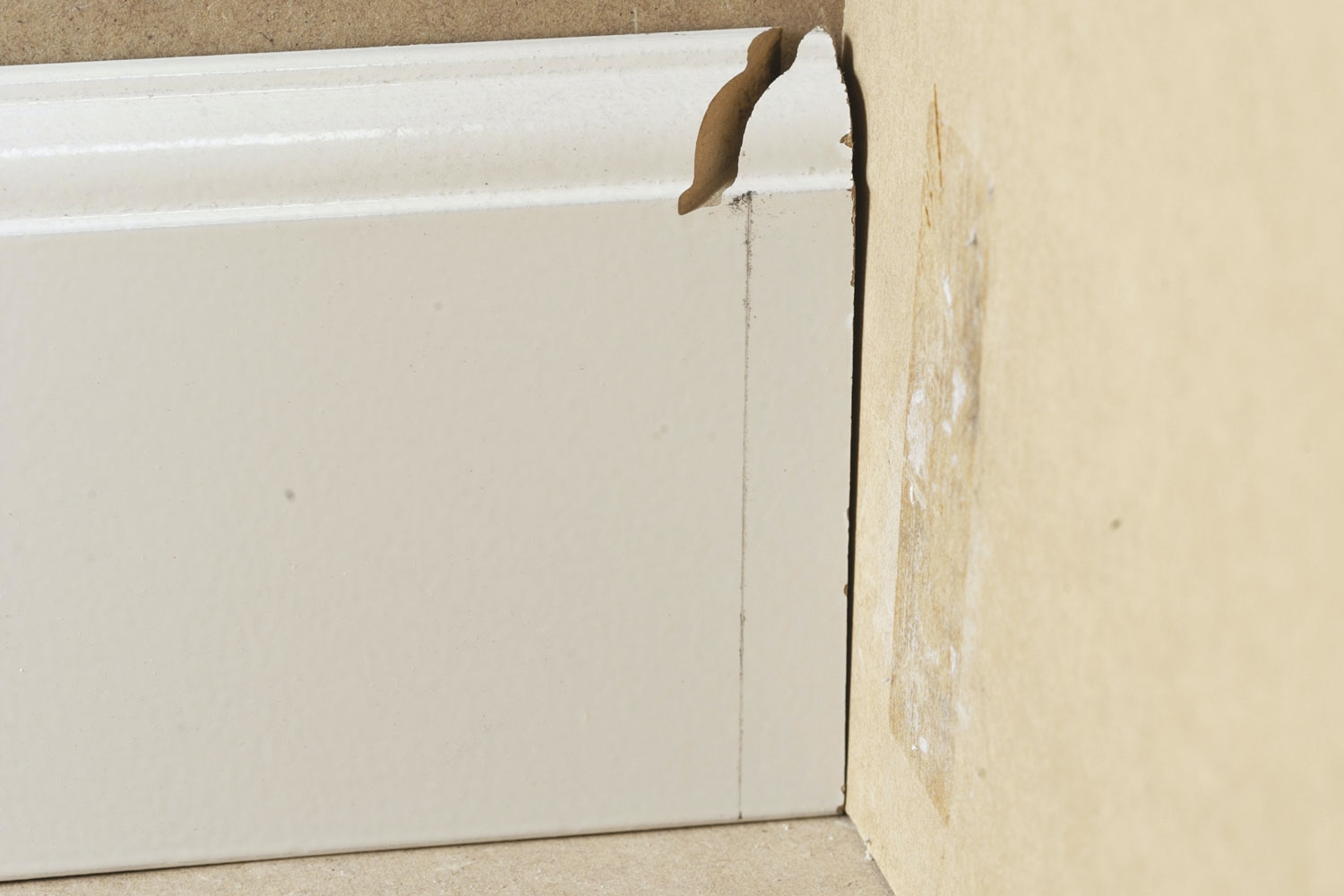 Skære fodlister i smig