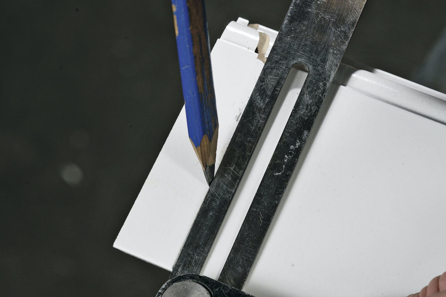 Skære fodlister i smig