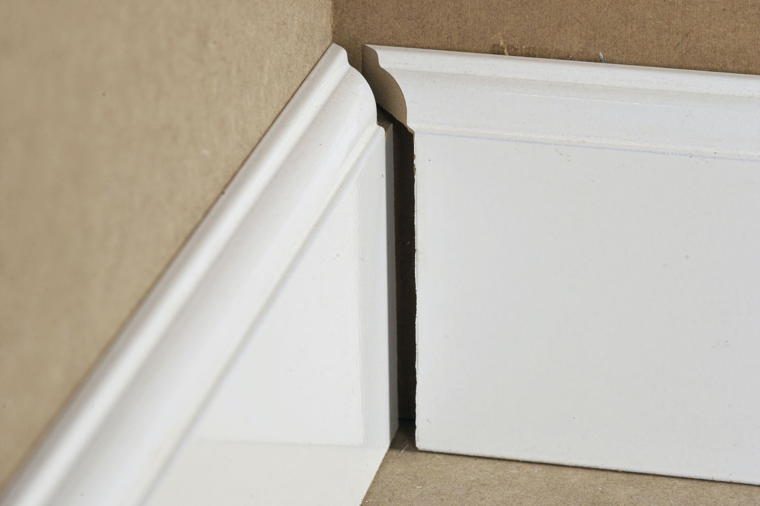 Skære fodlister i smig