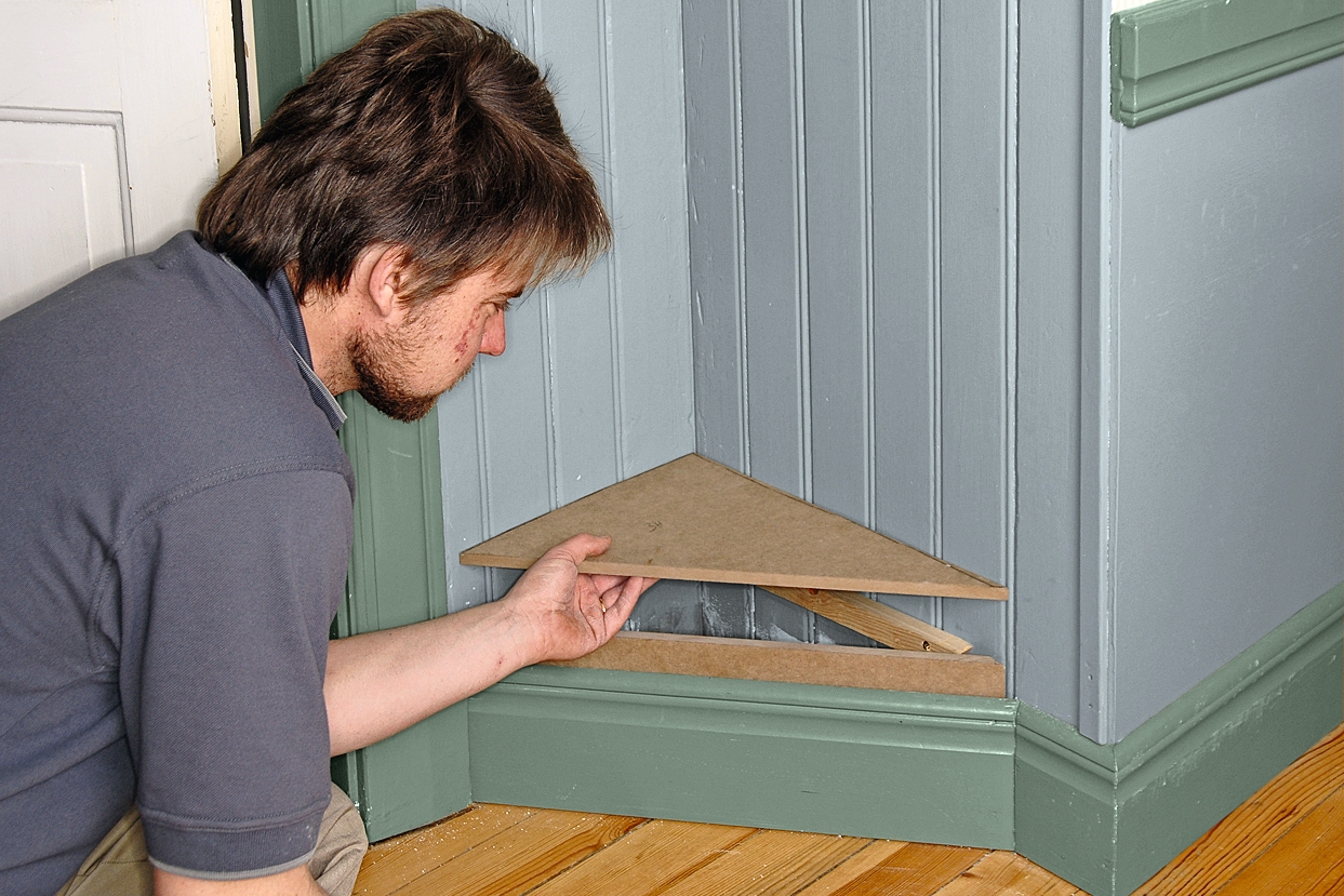 Enkelt ophæng på trævæg