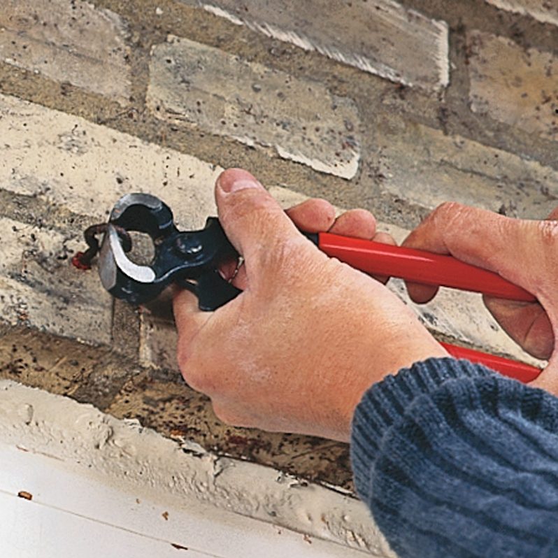 Pusse teglstein: Fjern spiker og skruer