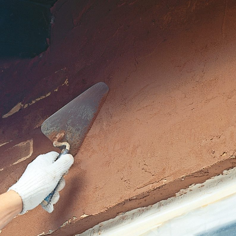 Pusse teglstein: Trekk av pussen med en skje