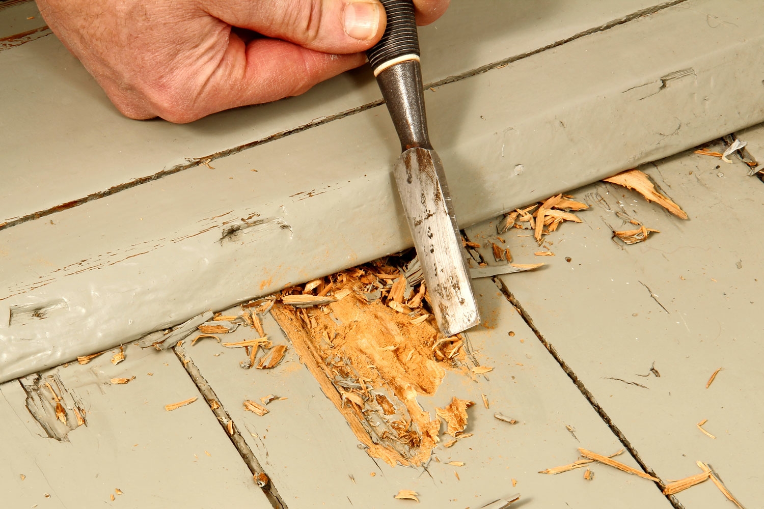 Puulattian kolojen paikkaus