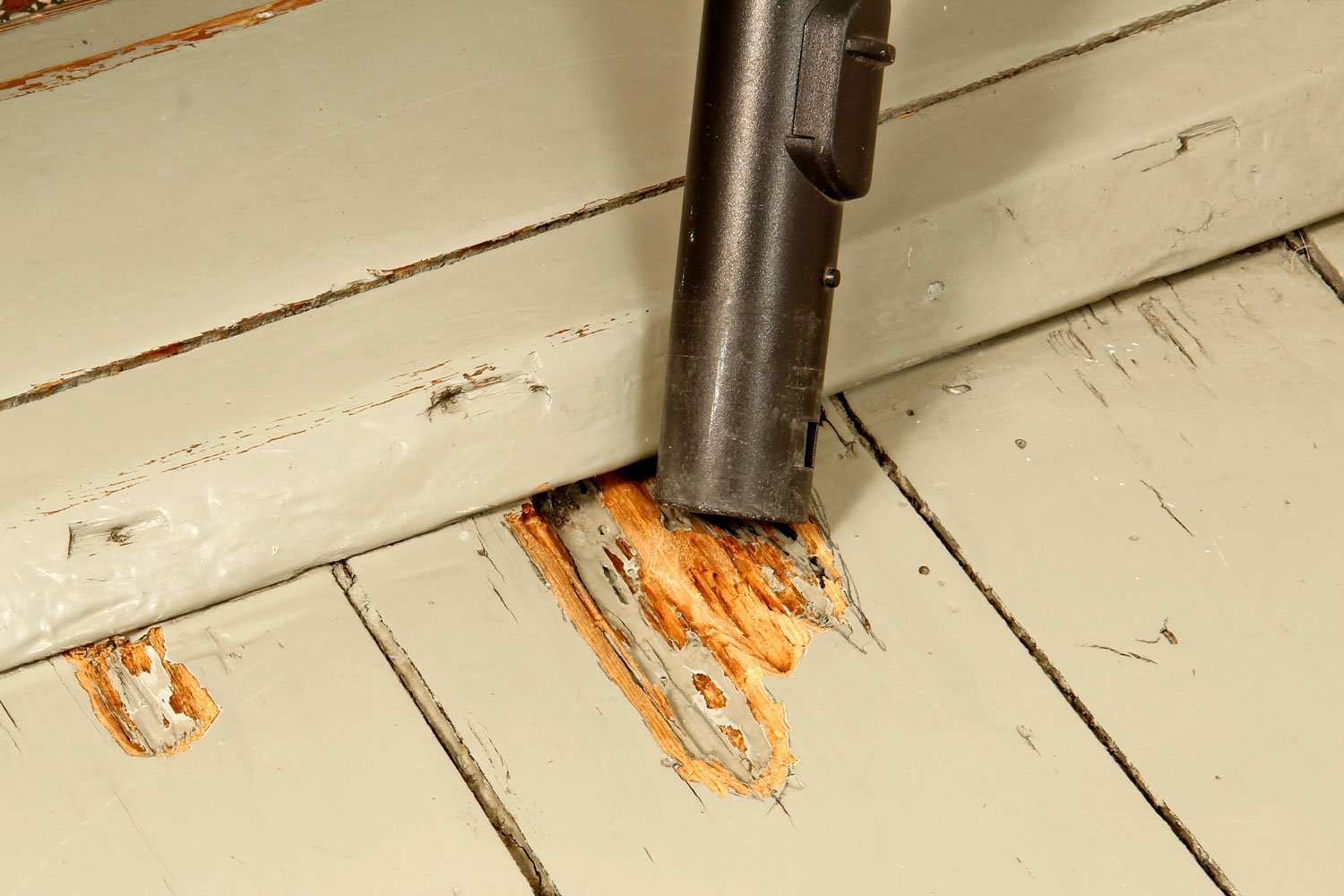 Puulattian kolojen paikkaus