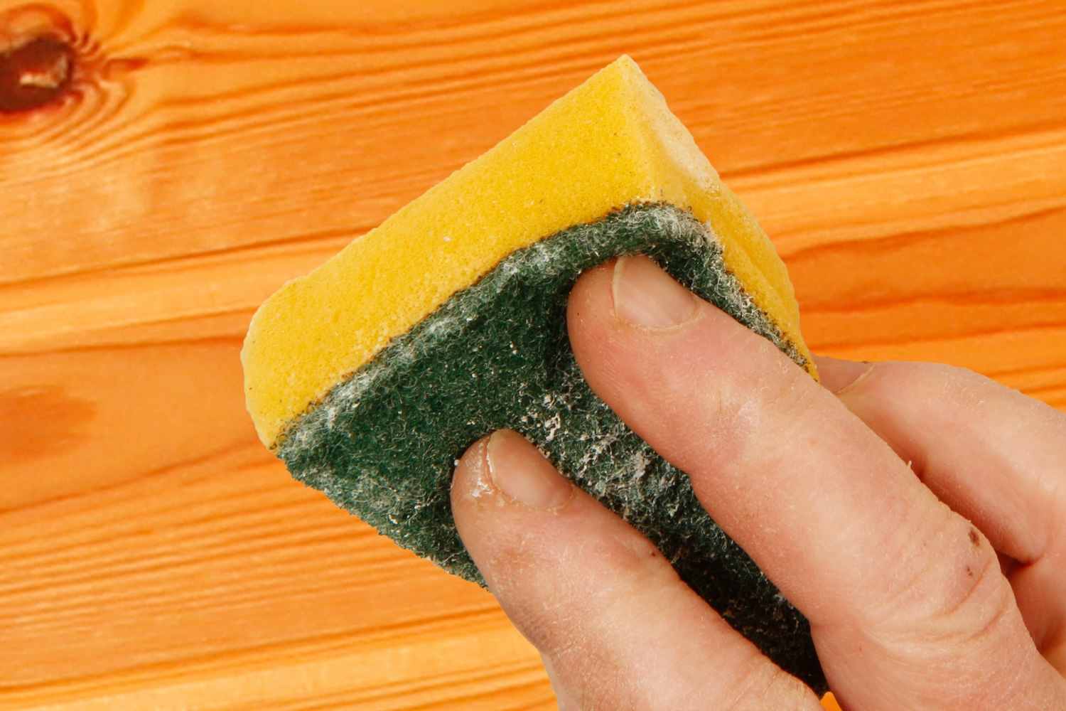 Tupakanhaju pois asunnosta