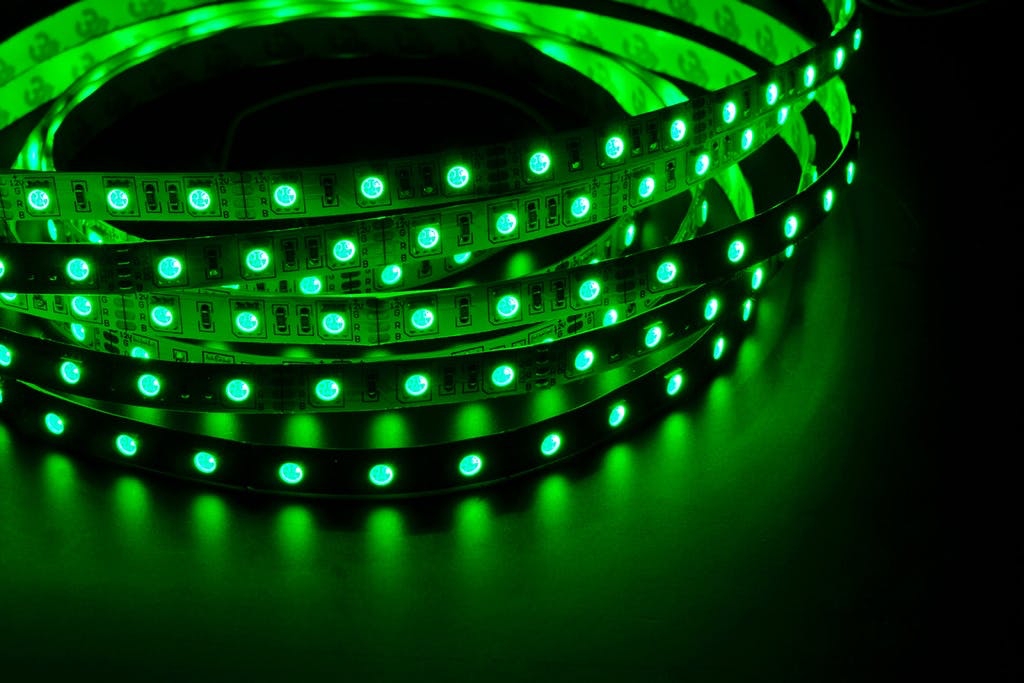 Led-valonauhoja myydään metrimitalla.