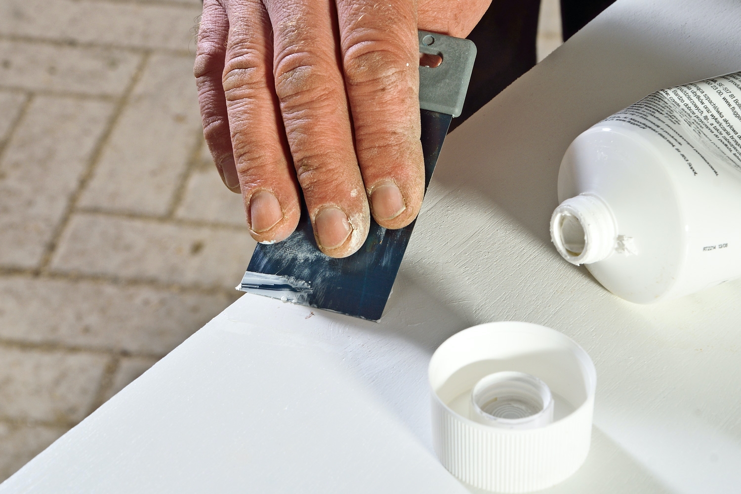 Sådan bruger du reparationsmasse til træ